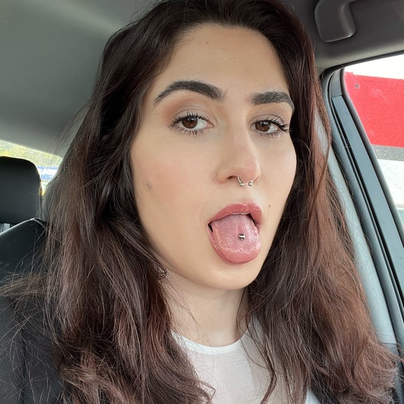 Meet your Posher, Louise - Picture 1 of 1